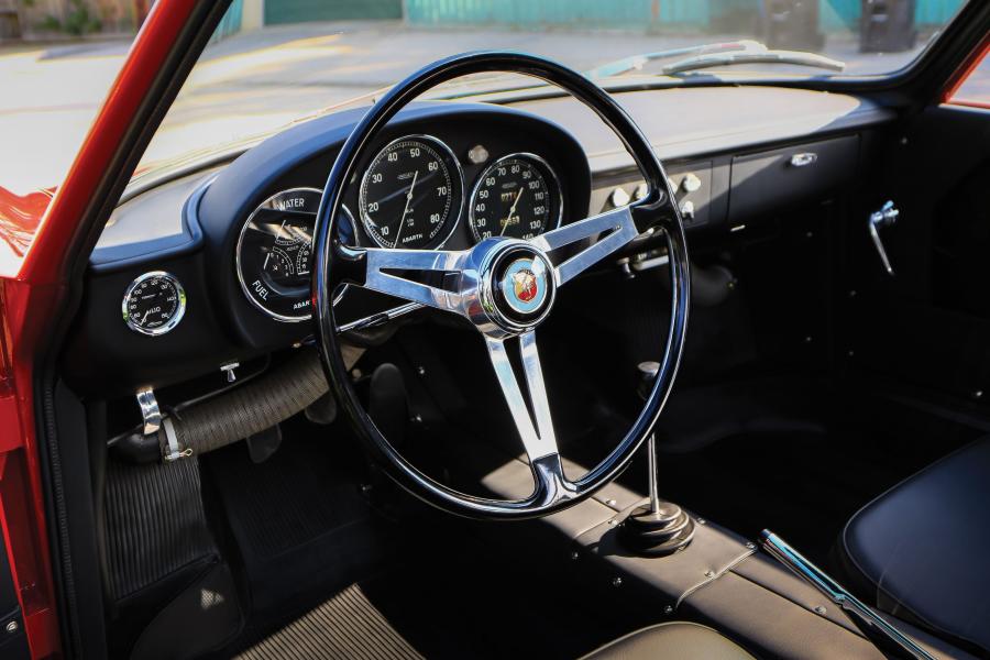 Панель приборов Fiat Abarth 1000 GT Bialbero 1961 года  (фото 9 из 36)
